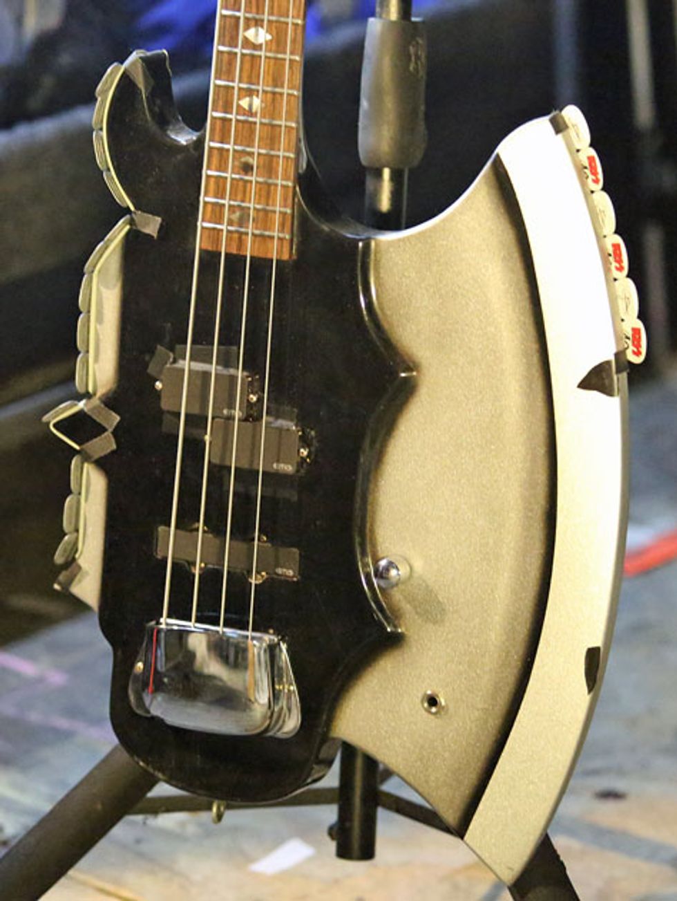 Gene Simmons Bass / Gene simmons axe signed punisher kiss bass black paint, rosewood fingerboard