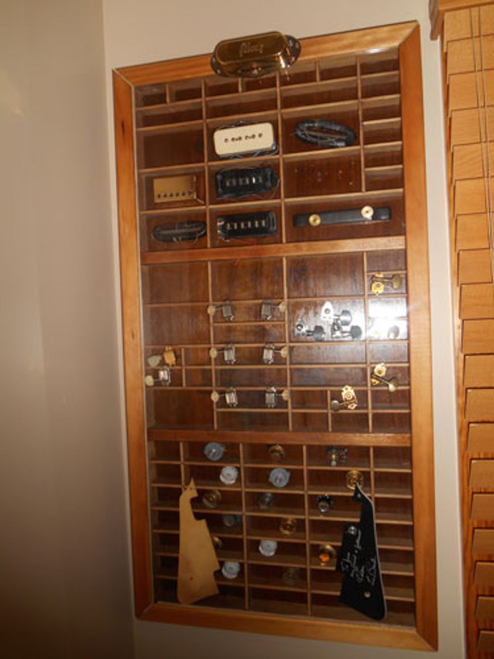 03Jun15_SPON_LesPaul_WallDisplay_WEB.jpg
