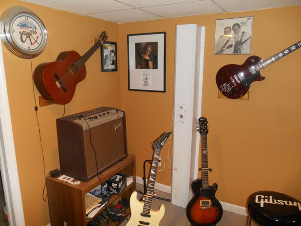 06Jun15_SPON_LesPaul_GuitarRoom_WEB.jpg