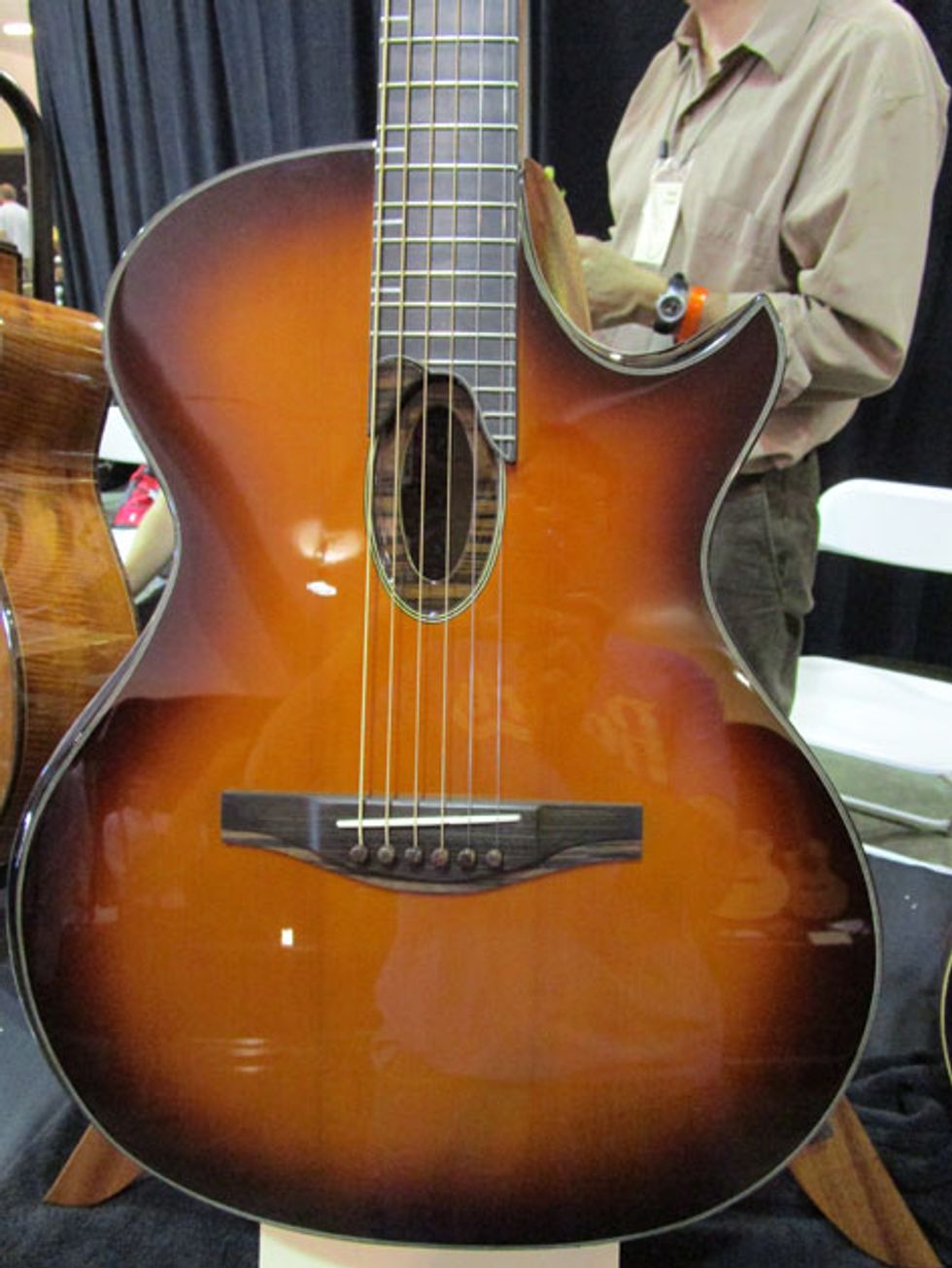 09_PG_GALL_SB_Everett-Guitars_WEB.jpg