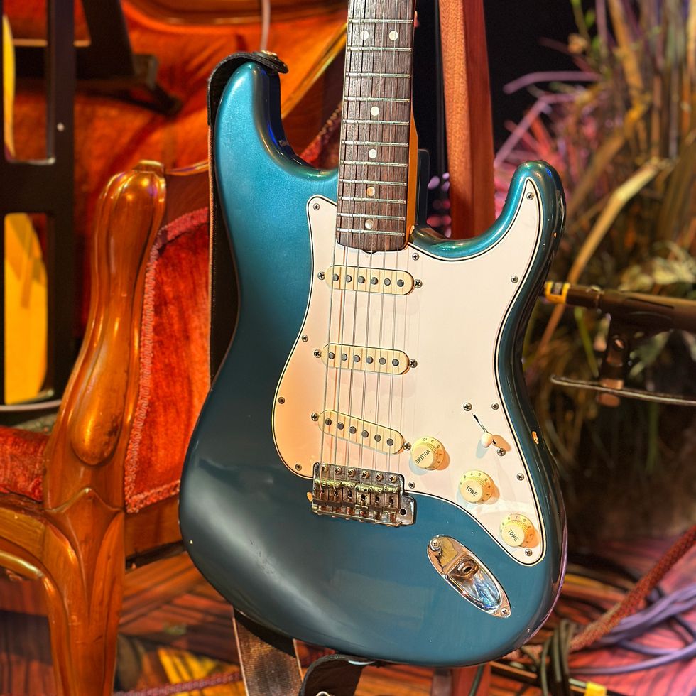1\u200b966 Stratocaster