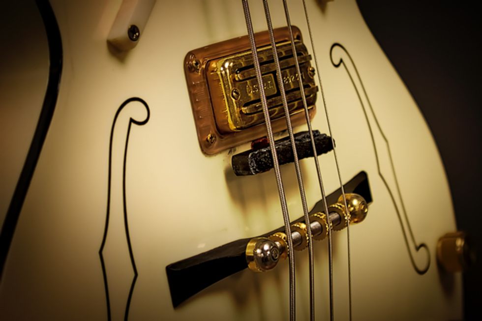 10_Feb16_WebEx_Gretsch_White-Falcon-Bass_274_3281c_Photo_9.jpeg