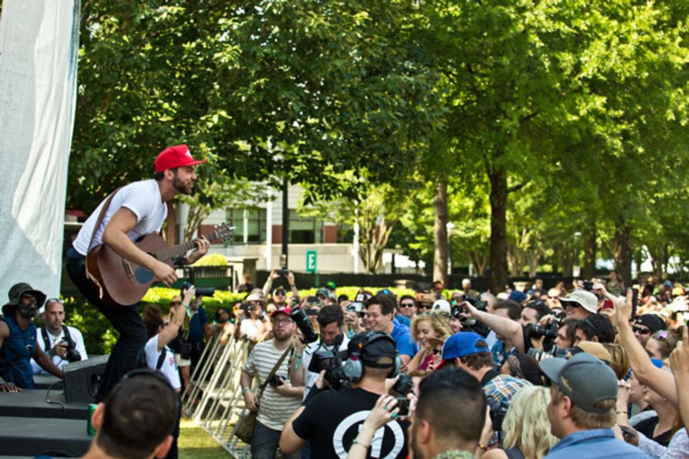 43_Shaky-Graves-Crowd-WEB.jpg