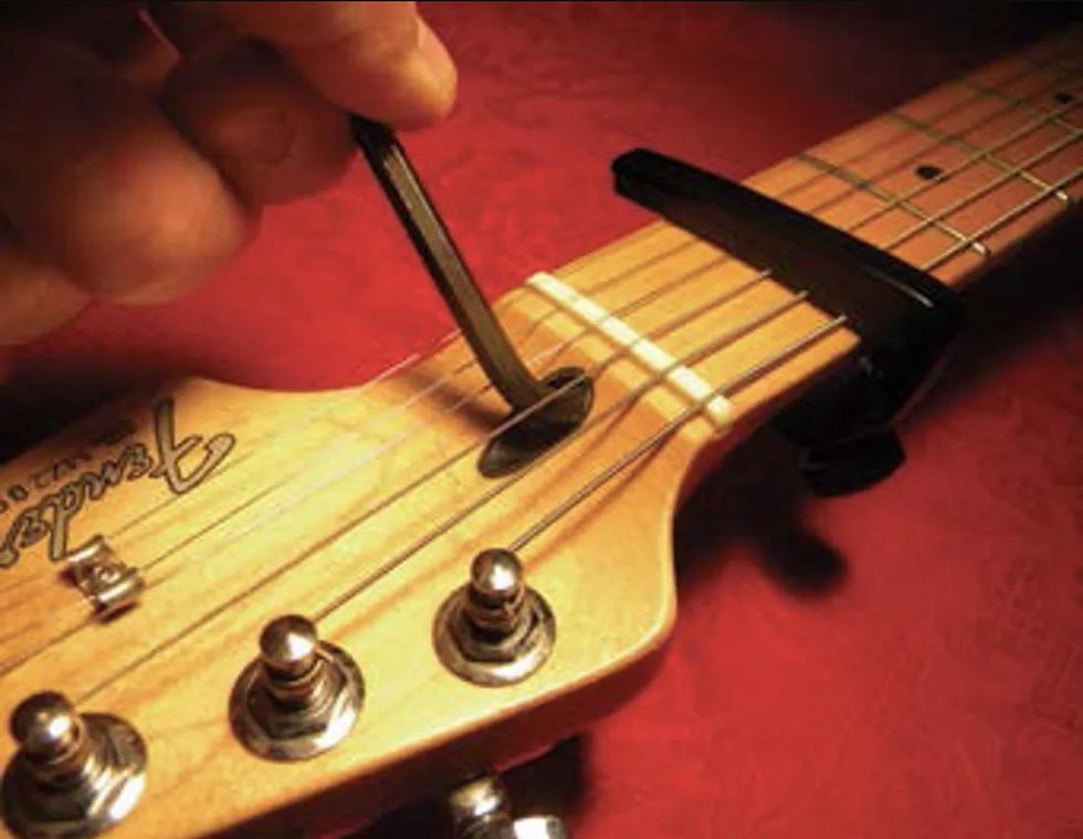 adjusting truss rod
