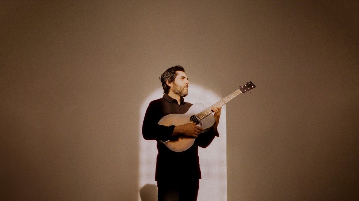 Ariel Posen with acoustic guitar