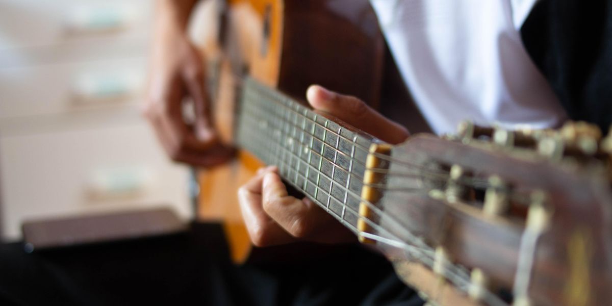 Playing Bach S Bwv 995 Sarabande Premier Guitar Playing Bach S Bwv 995 Sarabande Premier Guitar