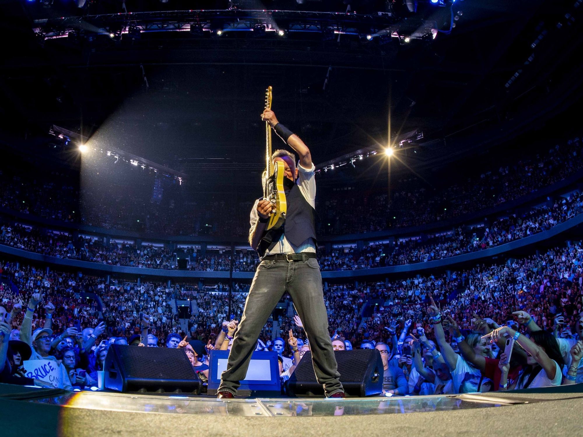 bruce springsteen all dressed up in blue Bruce and Clive's last meeting at the Newark concert on April 20, 2026