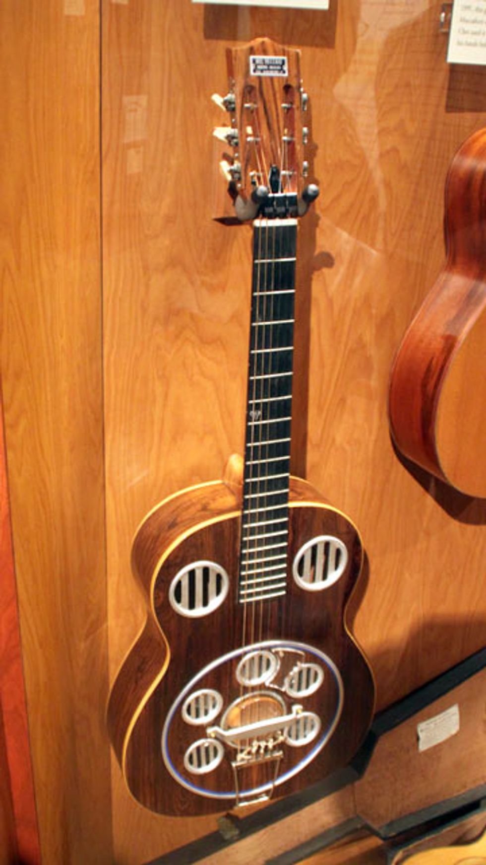 Del Vecchio Resonator