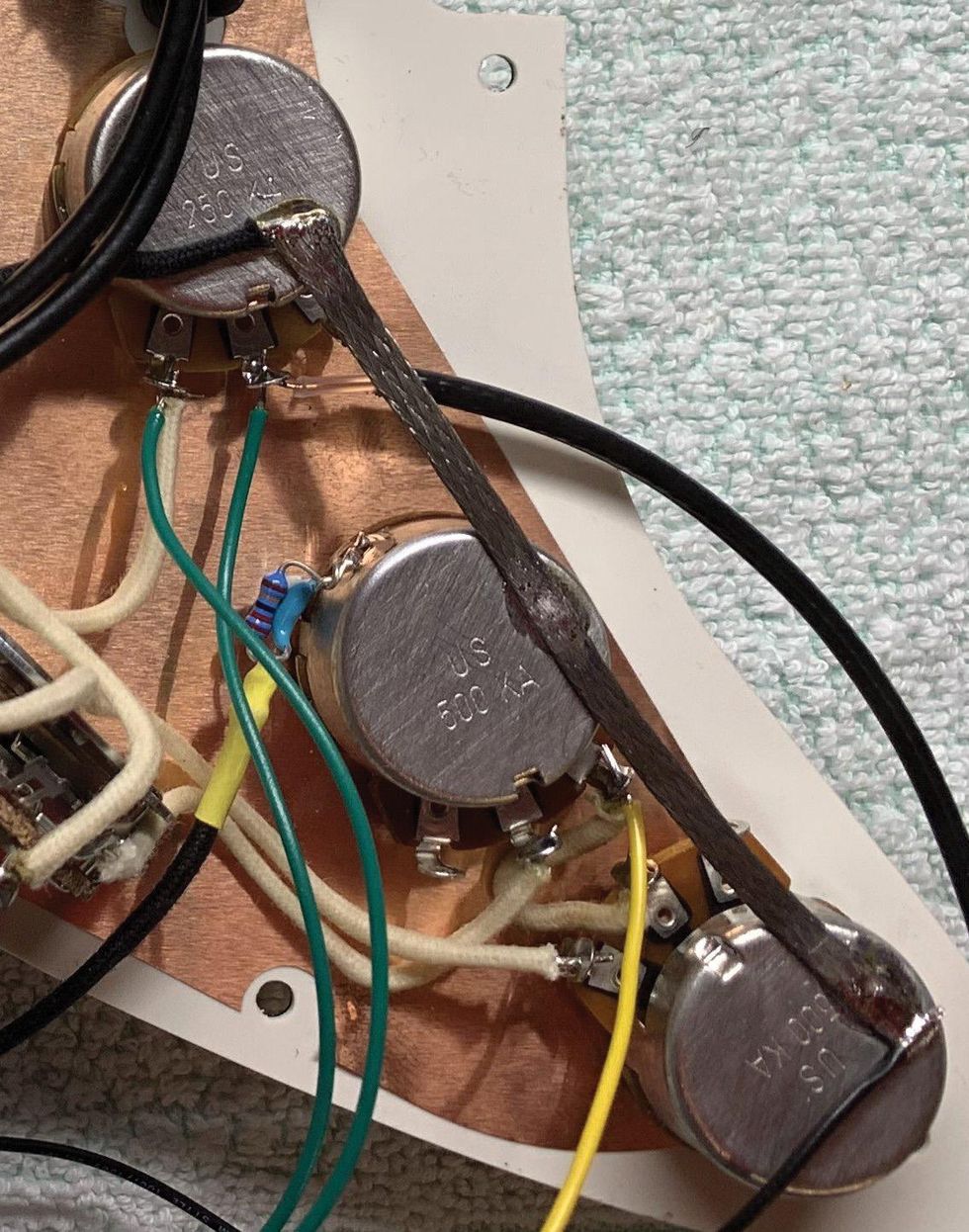 Grounding Passive Guitar (and Bass) Circuits, Part 1 - Image 5 - ground strap