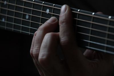 How to play bass guitar, Learn bass in 8 steps