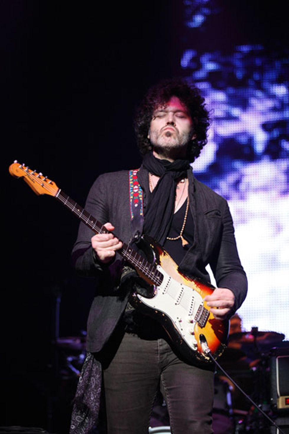 Hendrix_01213-Doyle-Bramhall-II_Ex-H_4-3-14_Fox_WEB.jpg