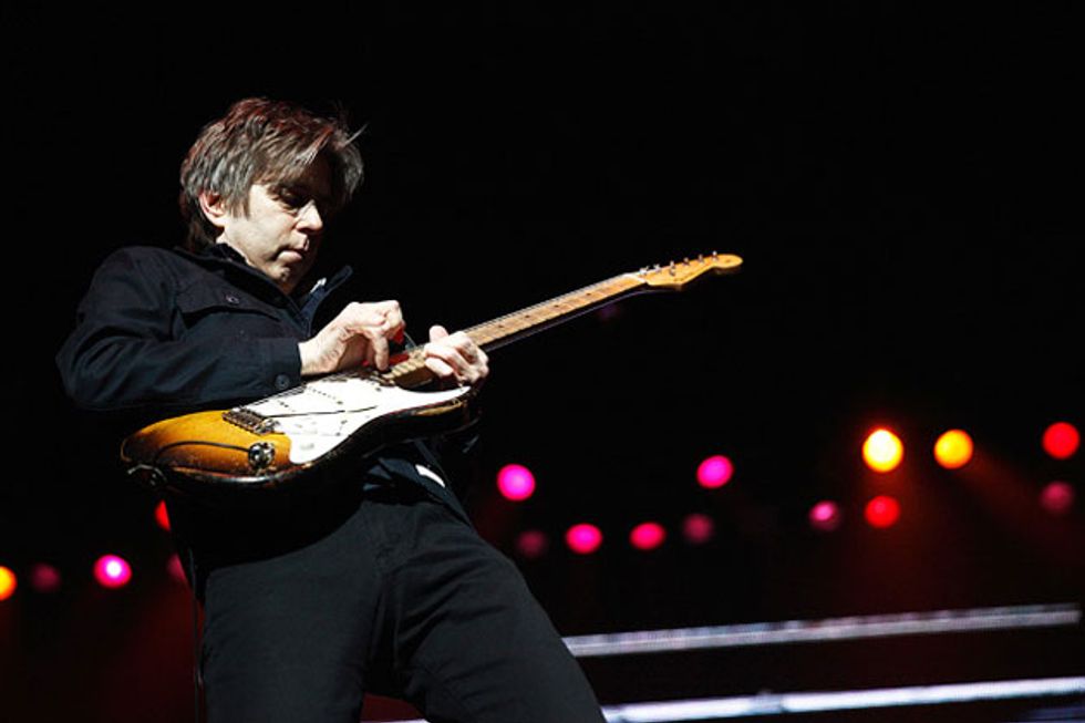 Hendrix_01516-Eric-Johnson_Ex-H_4-3-14_Fox_WEB.jpg