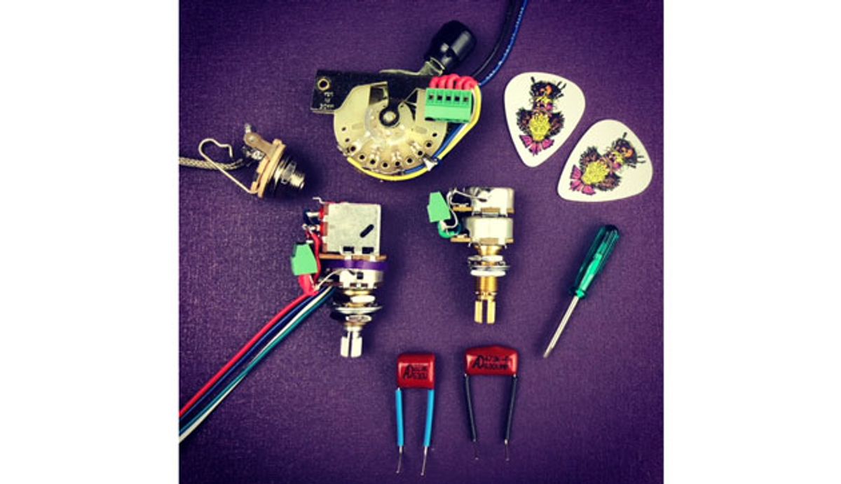 Mad Hatter Guitar Products Expands Transformer Series With the SVST-2/2