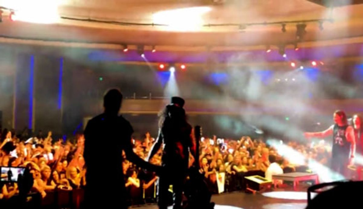 Watch Slash's Fan-Shot Video for "Mind Your Manners"