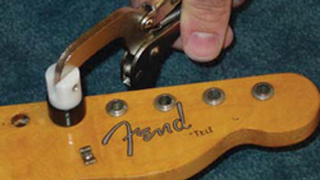 Black-Lighting a ’59 Fender Telecaster Neck