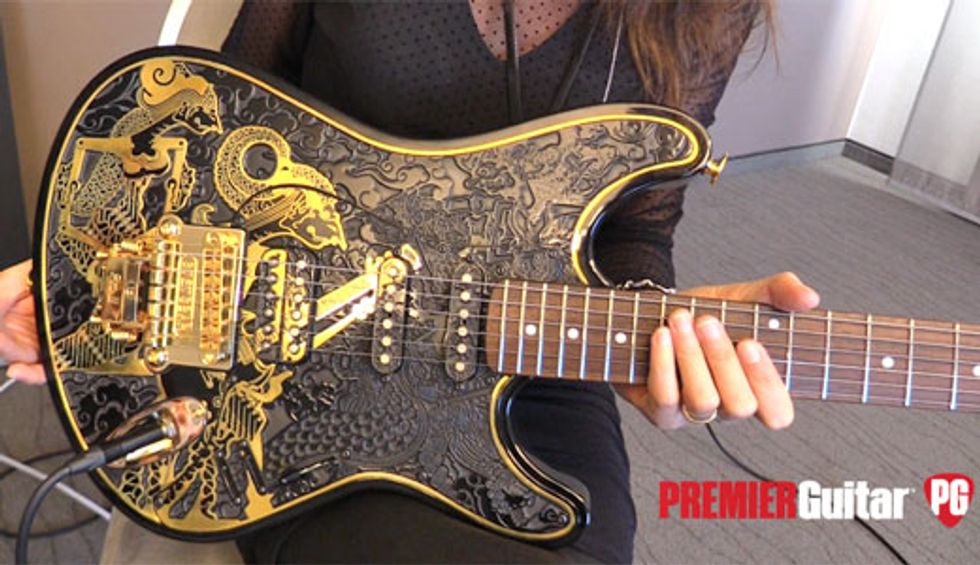 Holy Grail Guitar Show '18 - iVee Guitars iVee#13 "TTT Bass" Misery 3030 & iVee#107 "es" Wayang Demo