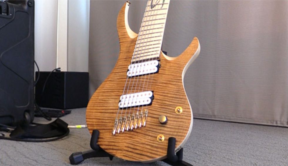 Holy Grail Guitar Show '18 - Skervesen Guitars 4MDB: Tomáš Raclavský Signature Prototype Demo