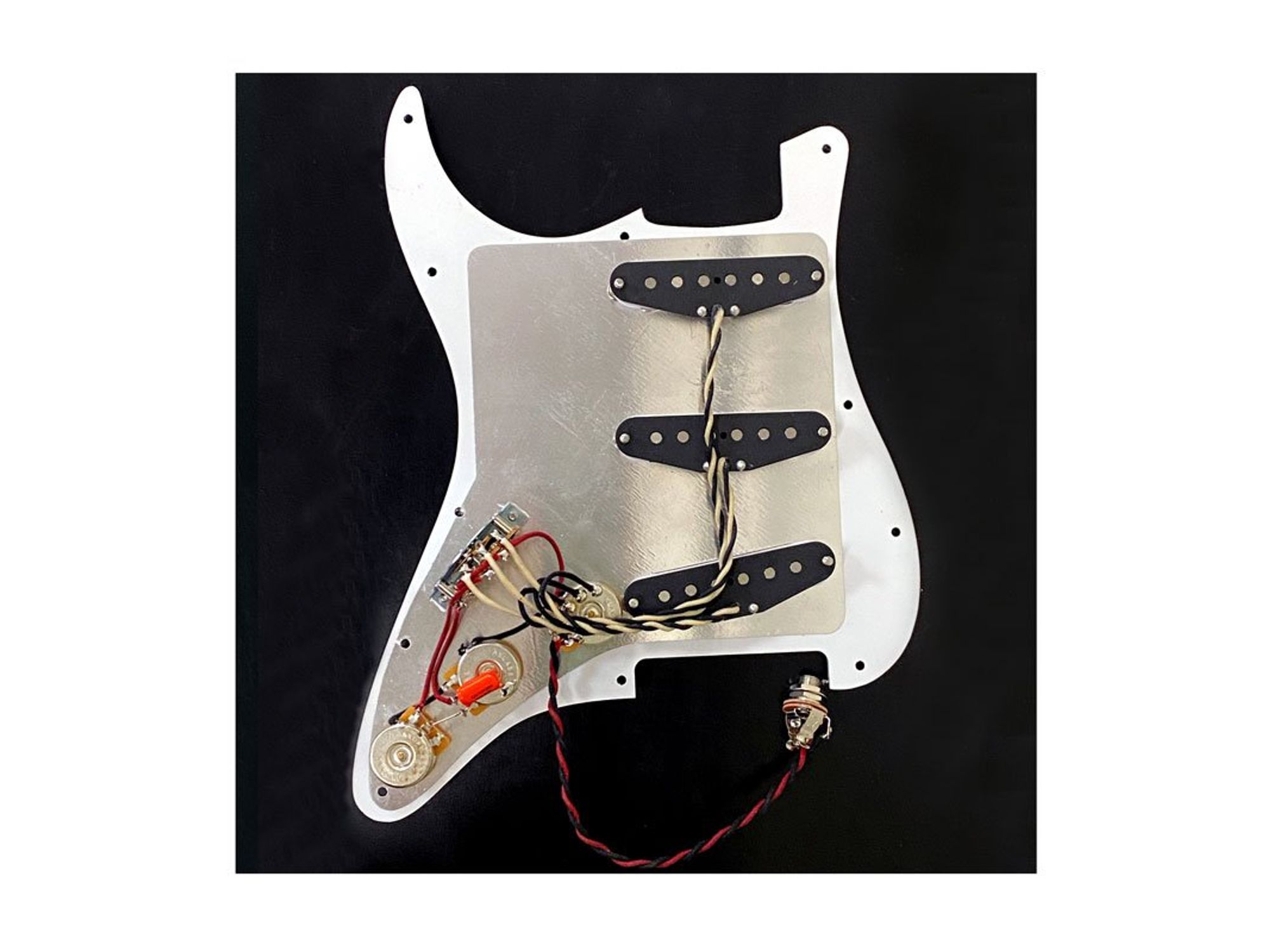 AxLabs Hardware Launches with the Habanero Loaded Pickguard
