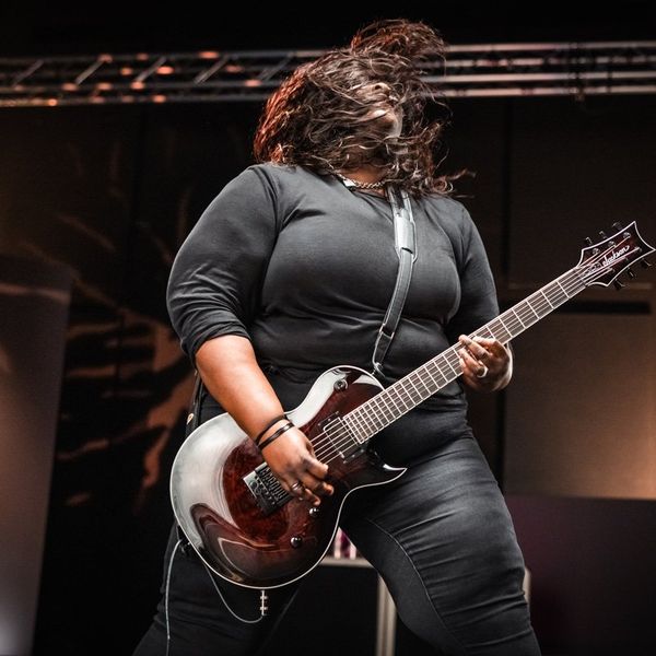 Jackson Introduces First Female Signature Artist Model to Diamond Rowe of Tetrarch