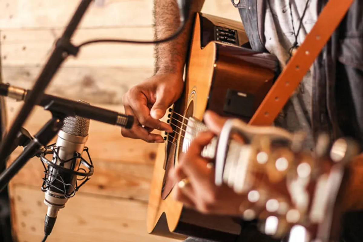5 Ways to Strum Without A Pick