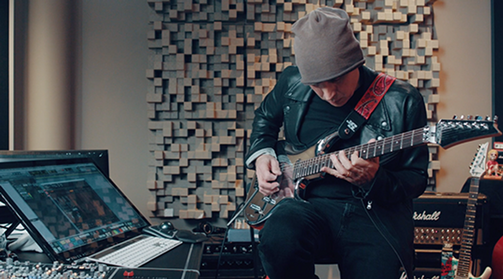 Joe Satriani Demos the IK Multimedia AXE I/O