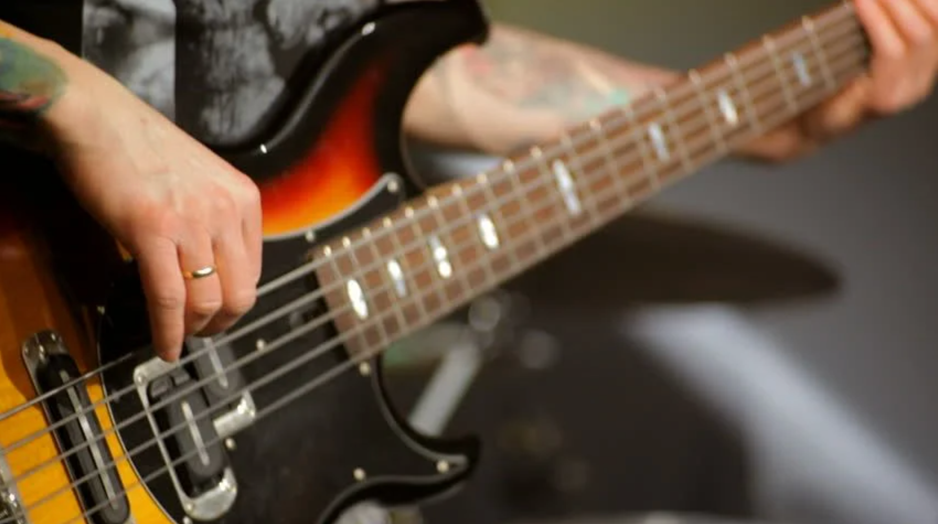 How NOT to Play Bass like a Guitar Player Playing Bass