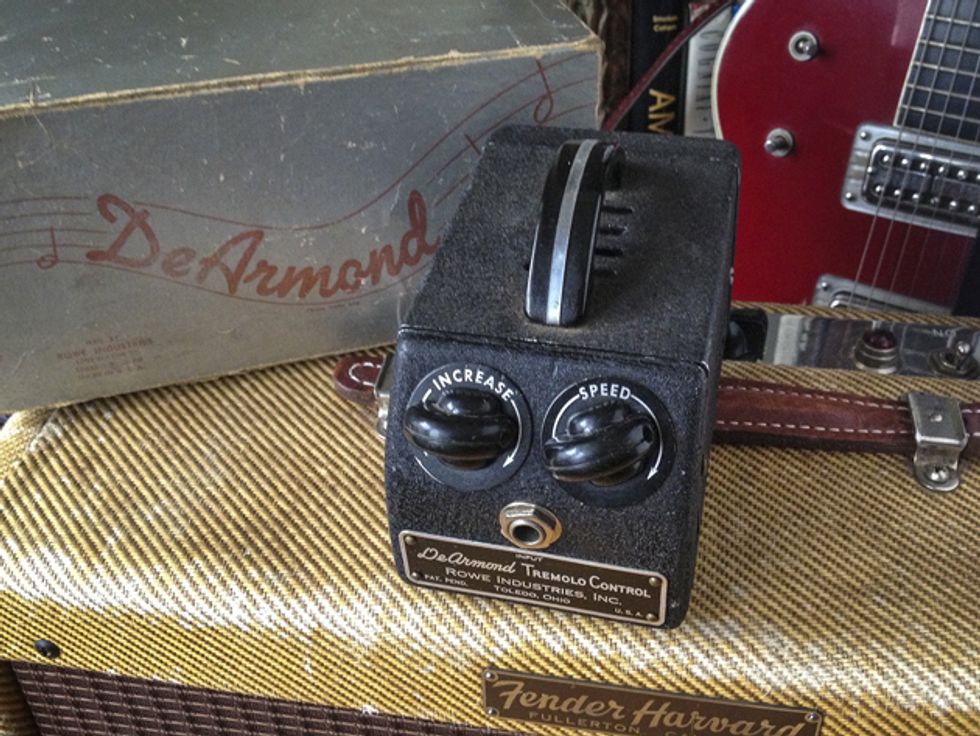 Souvenir Kind Inheems A Brief History of Tremolo - Premier Guitar