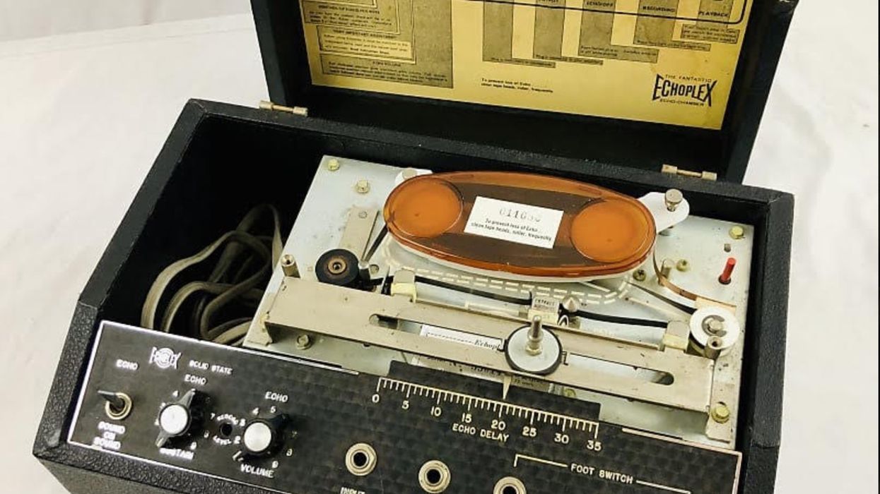 A Guitar-Slinging Troubadour’s Ode to the Echoplex