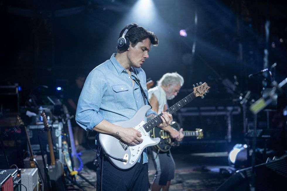 John Mayer plays Ineffective Spec Silver Sky