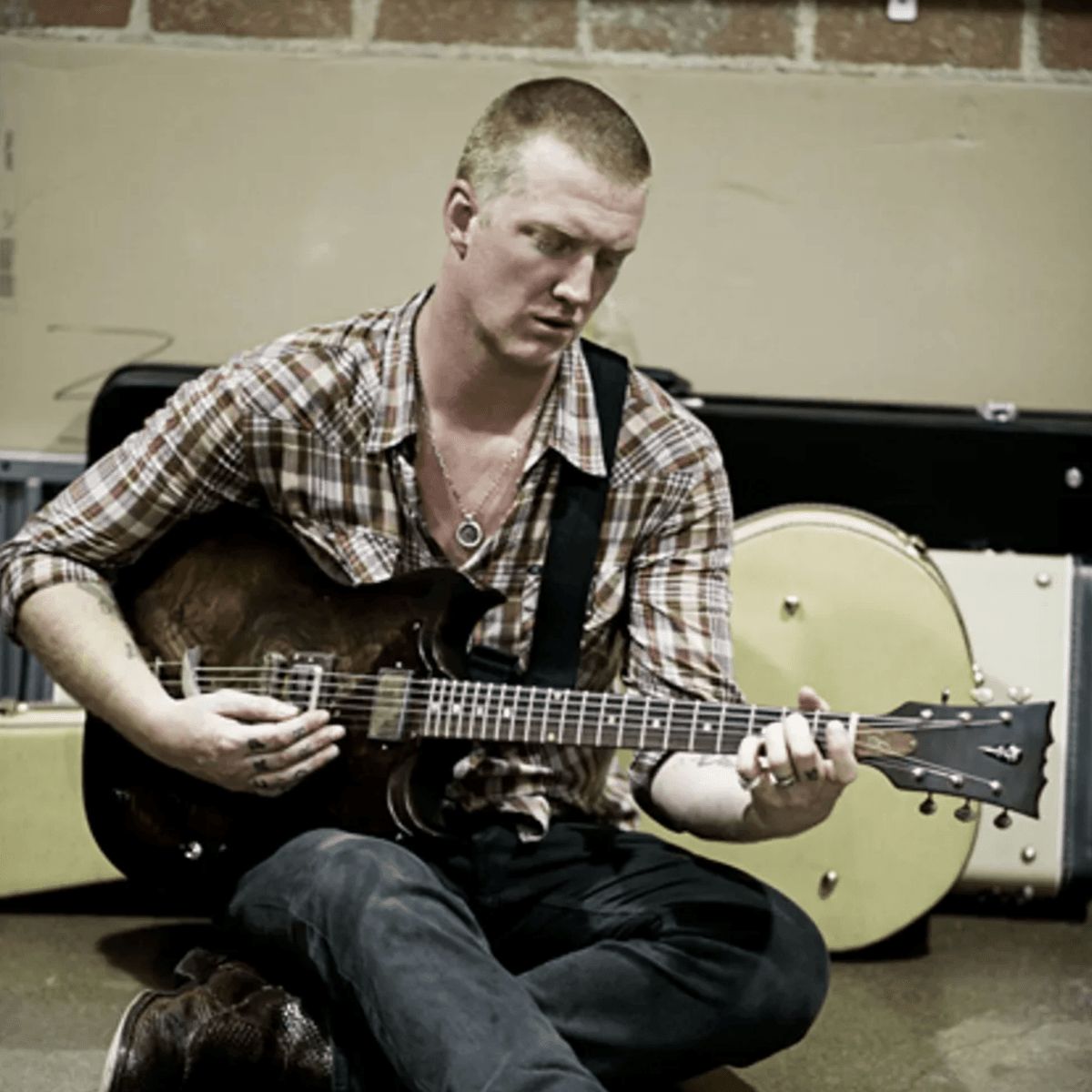 Gear of the Month: Josh Homme's Echopark Custom Crow - Premier Guitar Gear of the Month: Josh Homme's Echopark Custom Crow - Premier Guitar