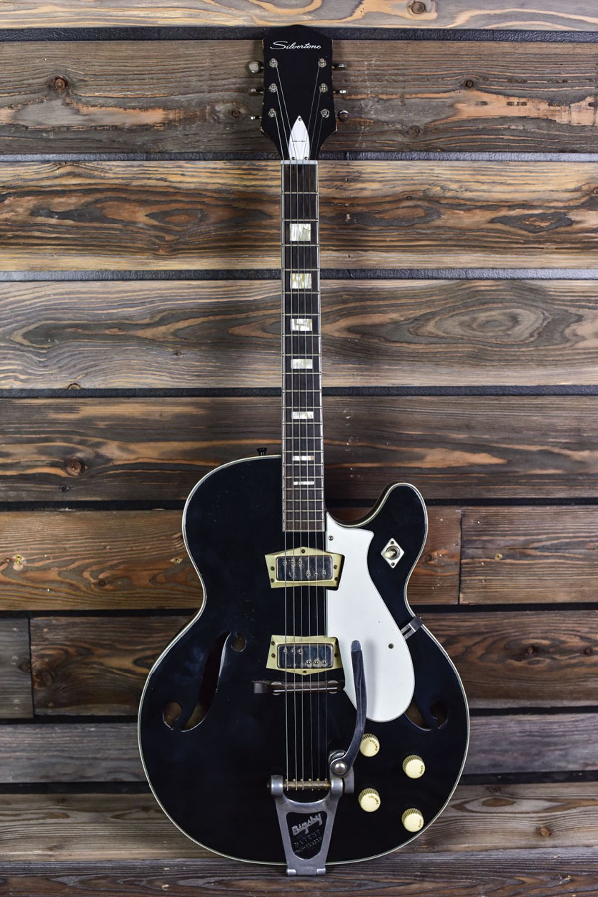 Vintage Vault: 1960s Silvertone 1446L