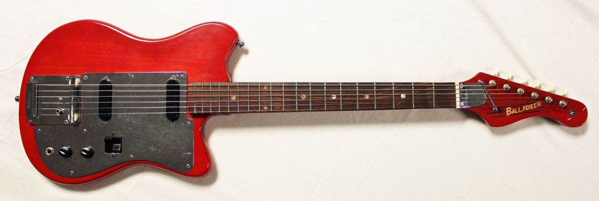 Both Glittering and (Kinda) Gold: A Stylish, Punchy ’60s Axe