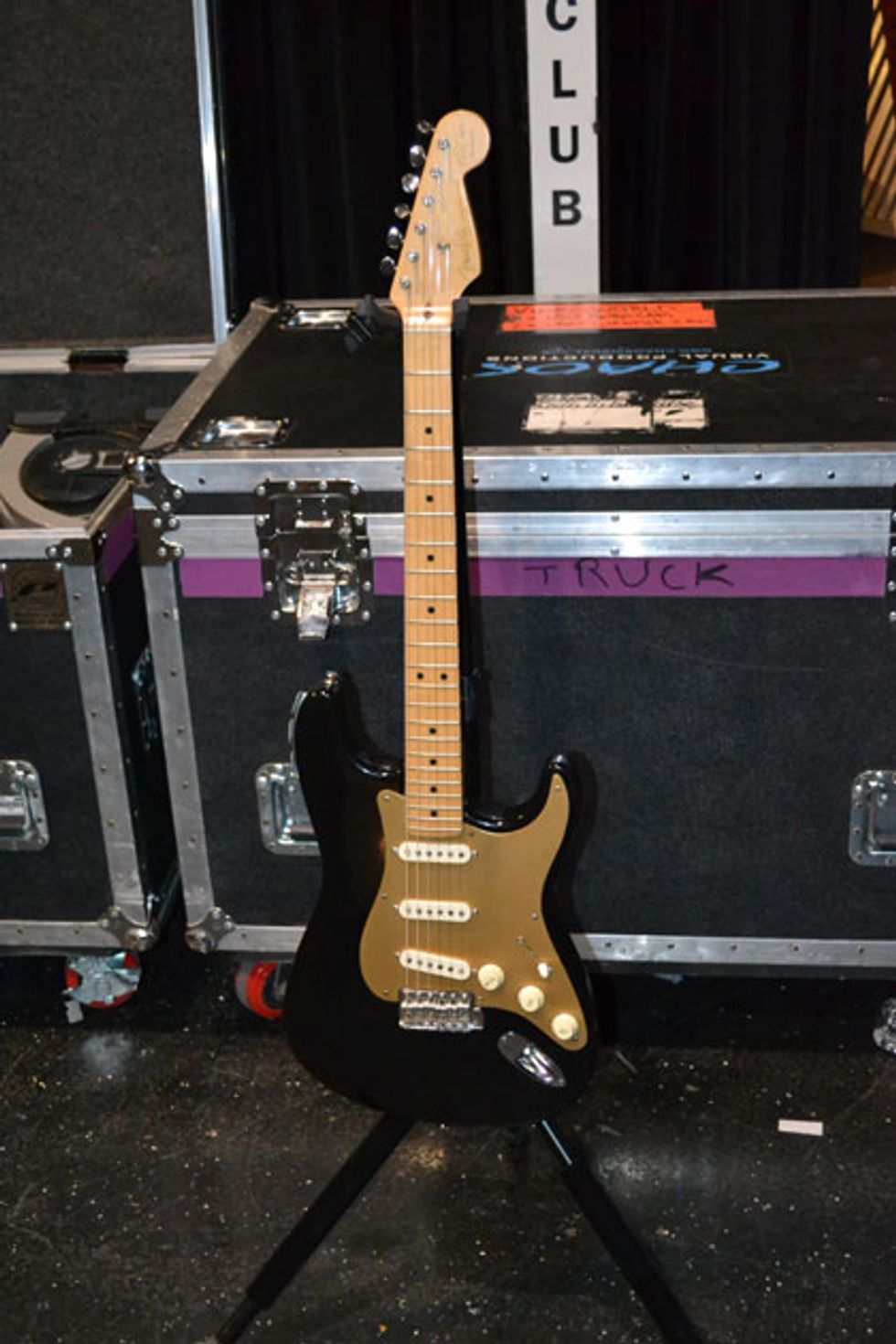 Mar14_GALL_18KU_KeithUrbanGear_BlackandGoldStrat_WEB.jpg