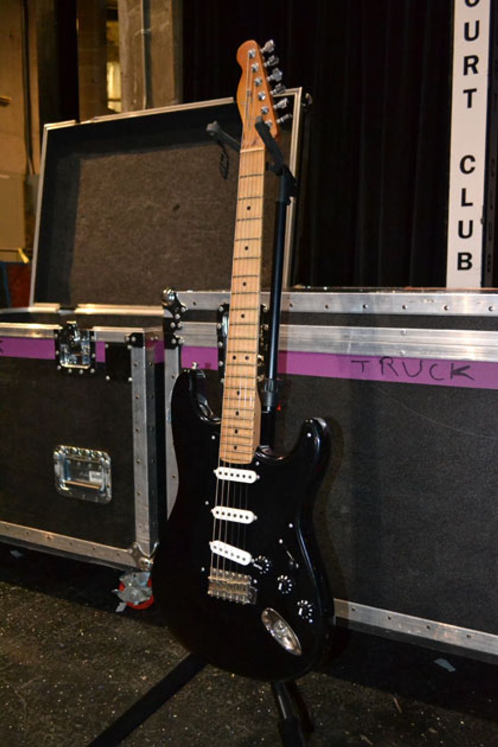 Mar14_GALL_25KU_KeithUrbanGear_BlackStratLHCabNeck_WEB.jpg