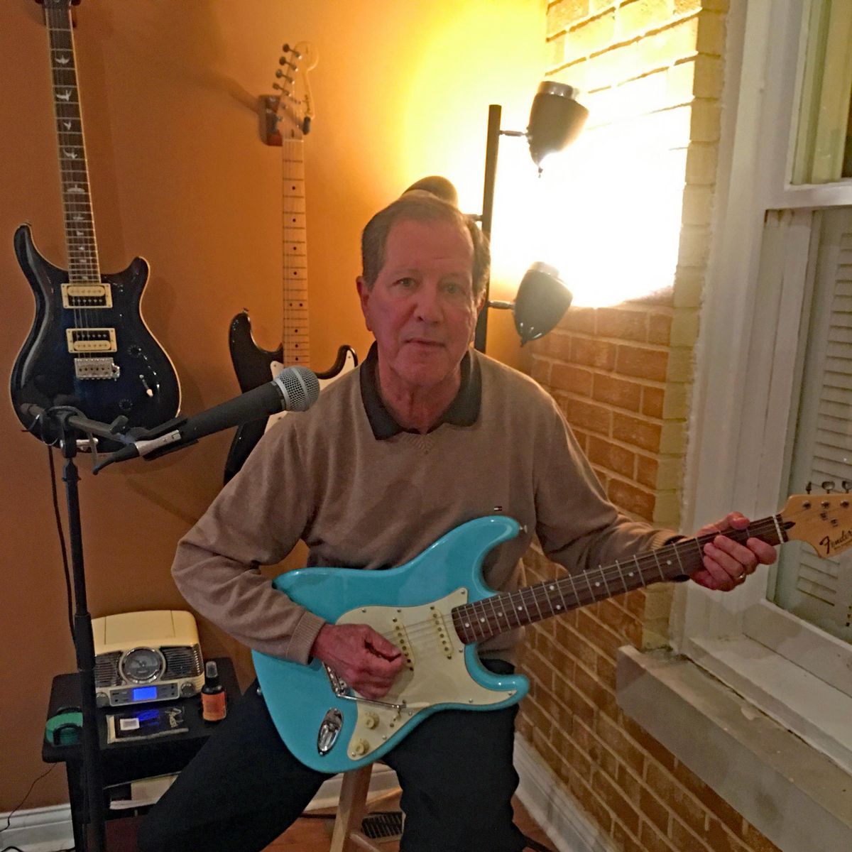 Eko Guitars Aire V-NOS Daphne Blue - Chitarra elettrica Eko Guitars Aire V-NOS Daphne Blue - Chitarra elettrica