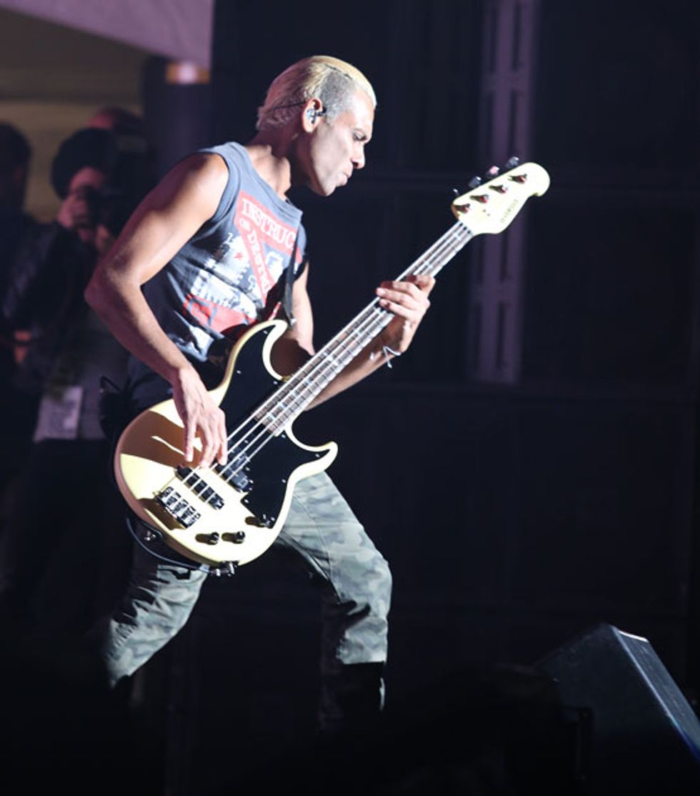 No-Doubt-Tony-Kanal-WEB.jpg