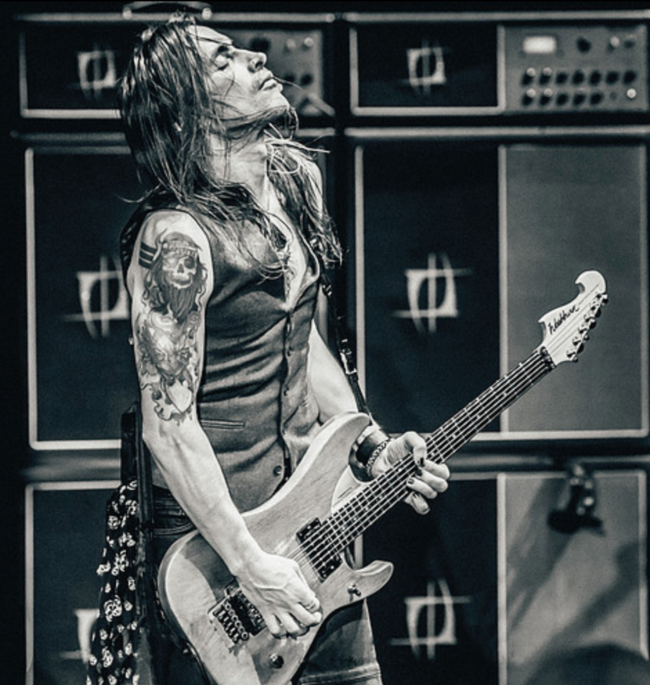 Músicos con buena imagen.  - Página 4 Nuno-bettencourt