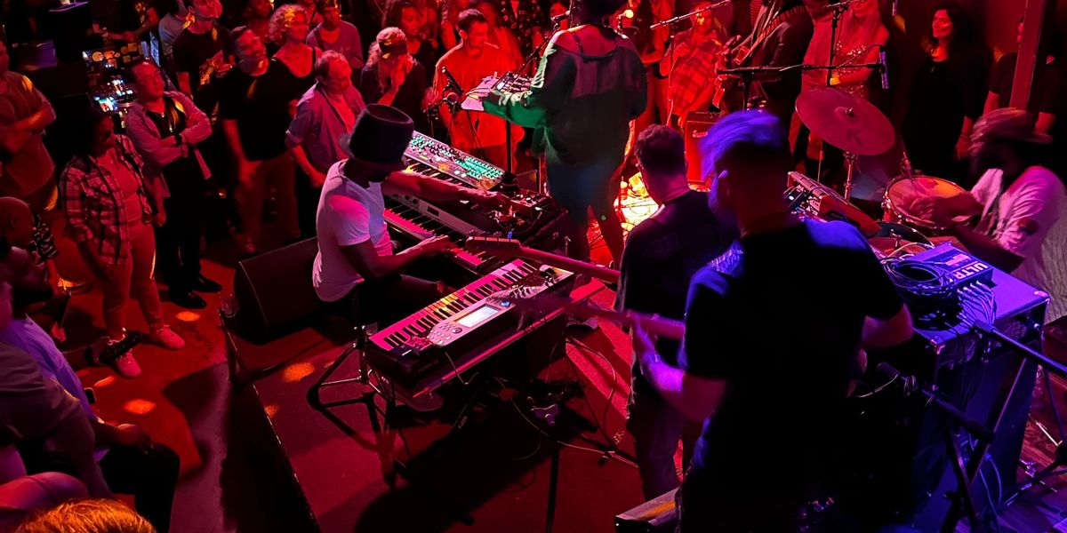 How to Survive a Jam Session—A Bassist's Guide - Premier Guitar