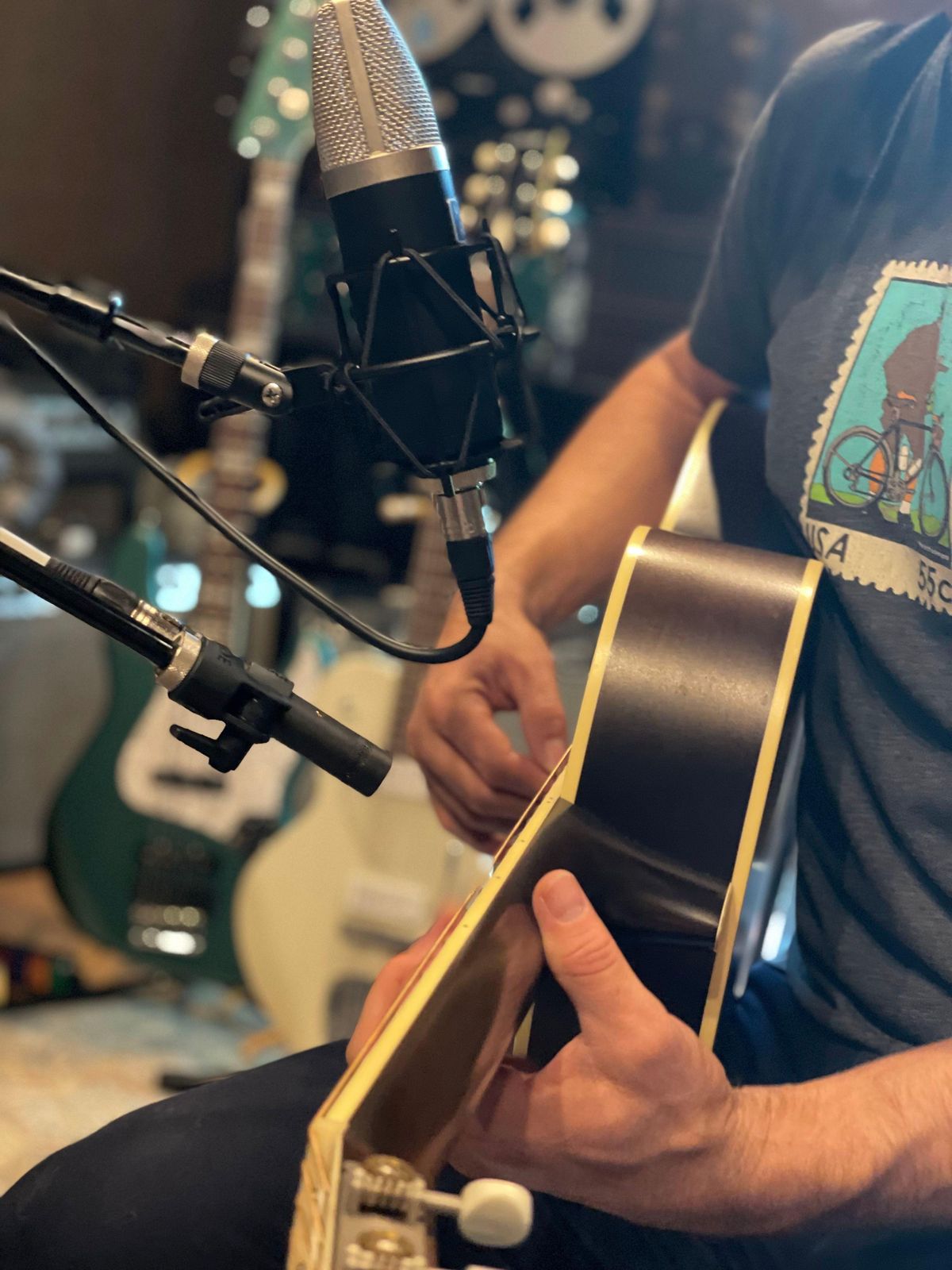 How to Mike a Singing Acoustic Guitarist