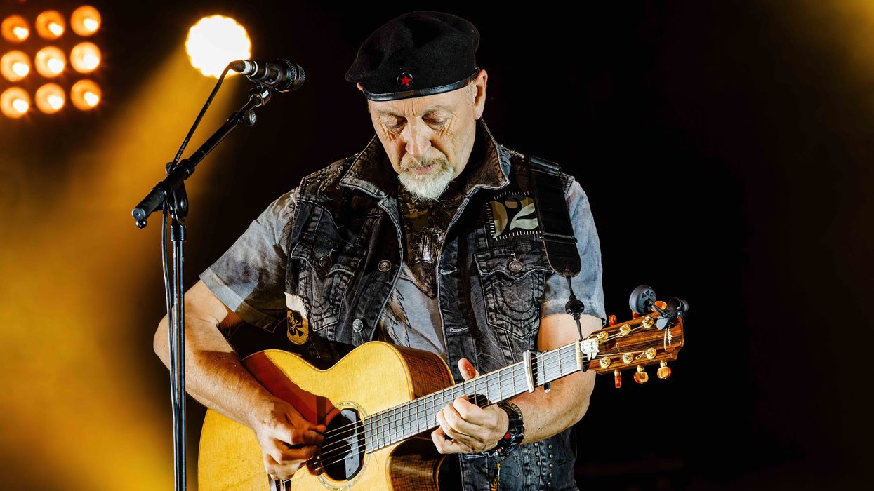 Folk-Rock Guitarist Richard Thompson Says Something New on Ship to Shore