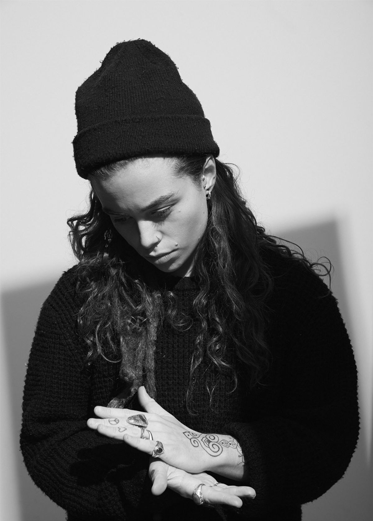 Tash Sultana: 6-String Superwoman