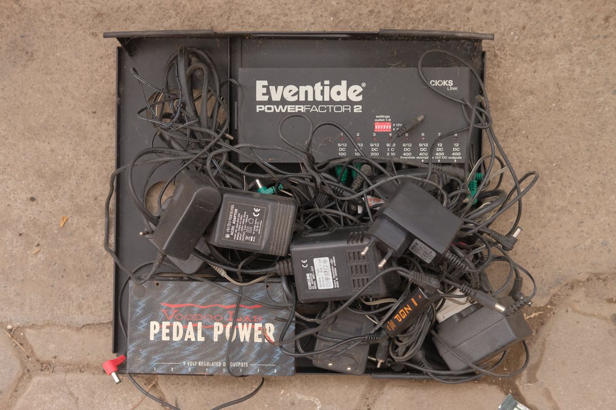 Various guitar power supplies