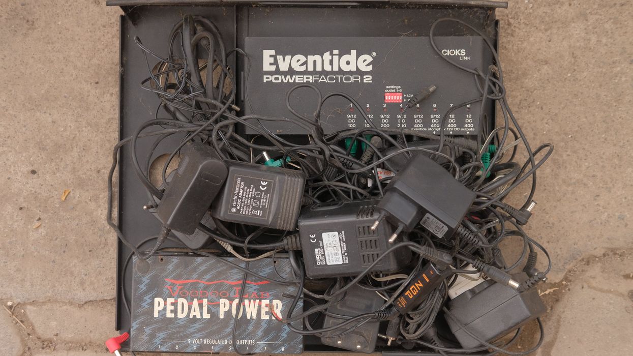 Various guitar power supplies